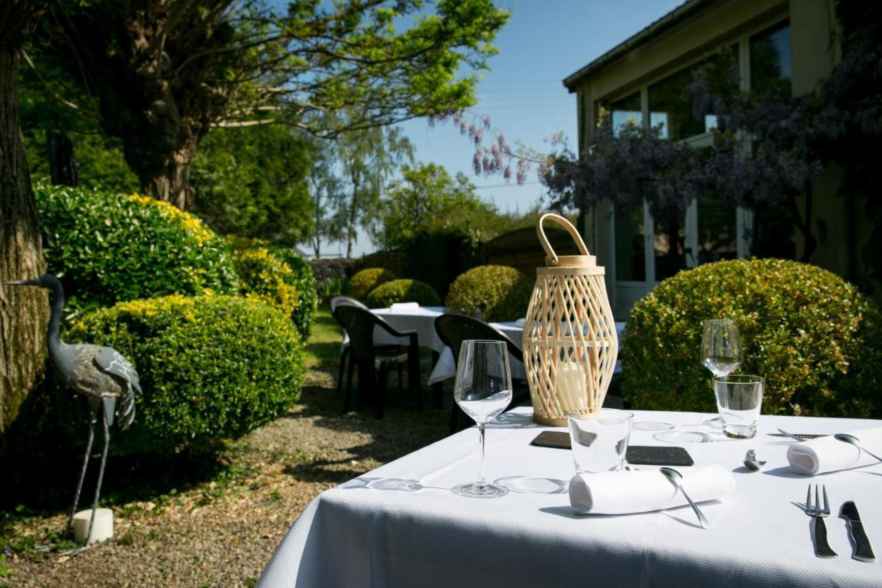 Logis Auberge De L'Ombree Combree Exterior photo