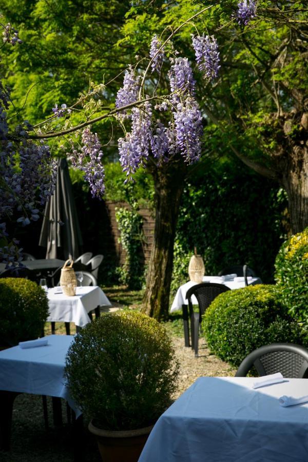 Logis Auberge De L'Ombree Combree Exterior photo